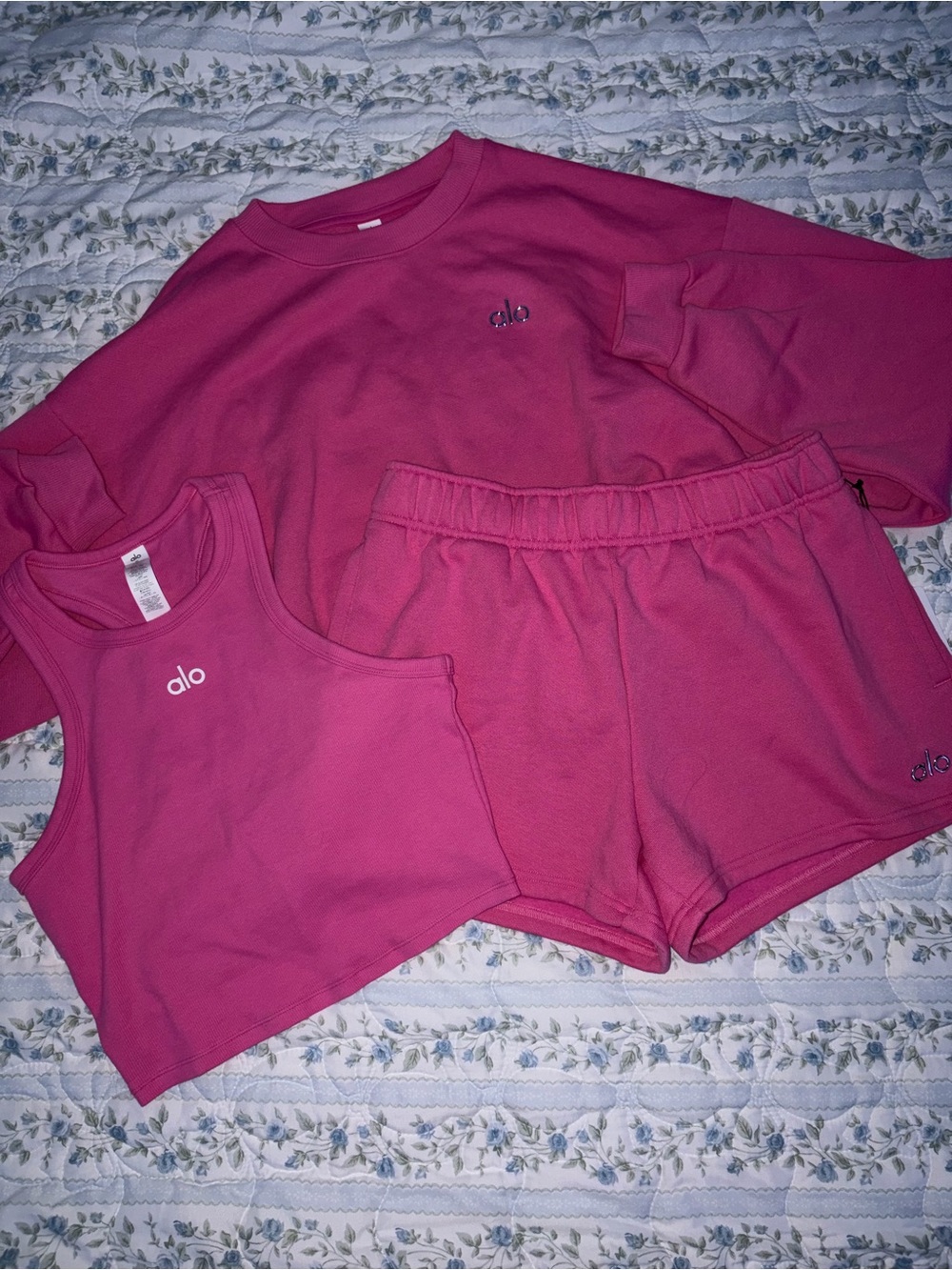 ALO Yoga 3-Piece Set – Sweatshirt, Tank & Shorts